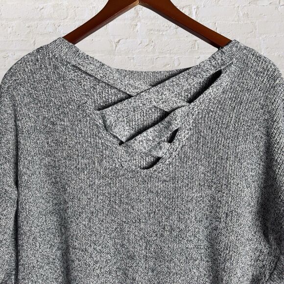 Express 3/4 Sleeve Boxy Curved Hem Knit Sweater Top Womens Size Medium Gray - Picture 2 of 8